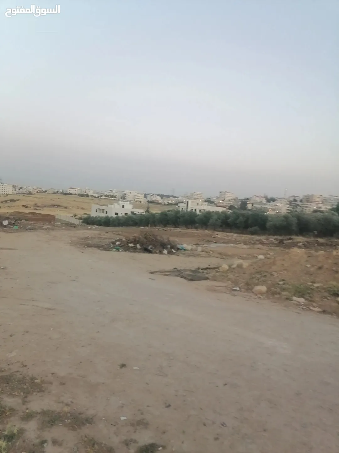 عده قطع قرب شارع المطار والبنيات اليادوده