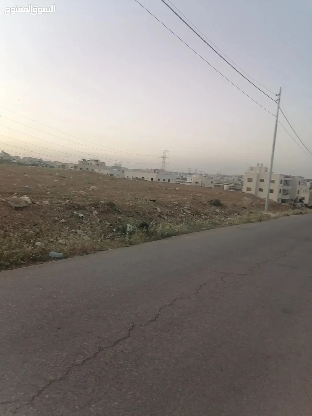 عده قطع قرب شارع المطار والبنيات اليادوده