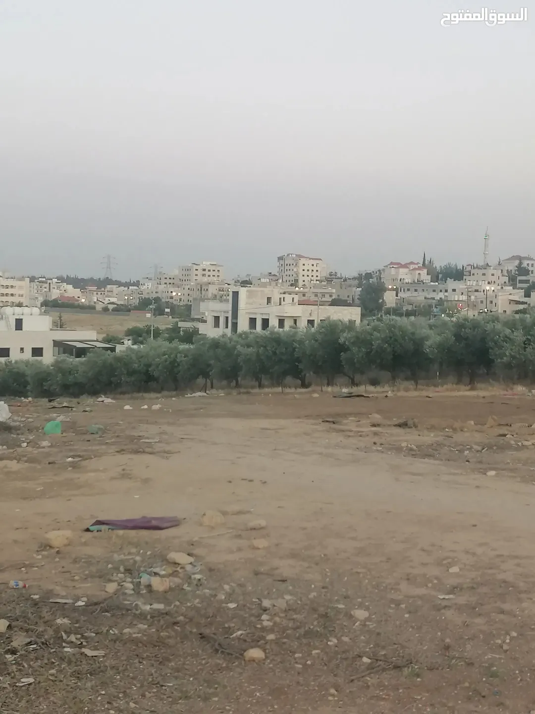 عده قطع قرب شارع المطار والبنيات اليادوده