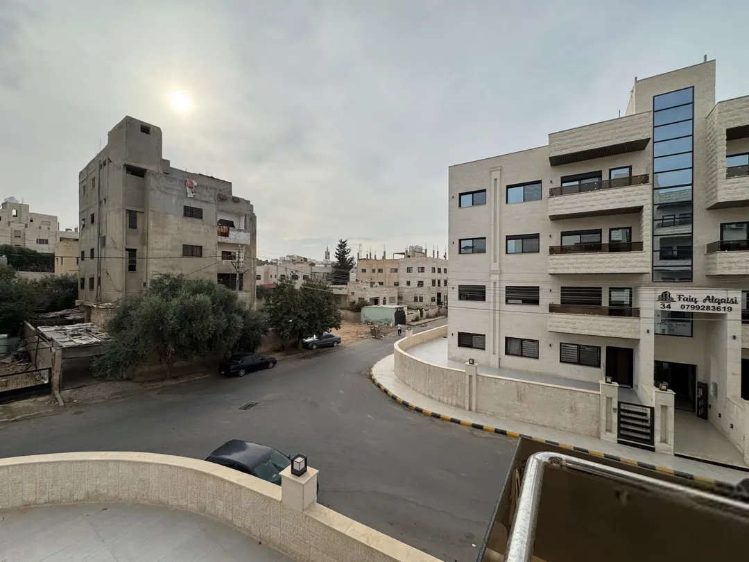 شقة للبيع في إسكان 35 – الطابق الأول – مساحة 127م