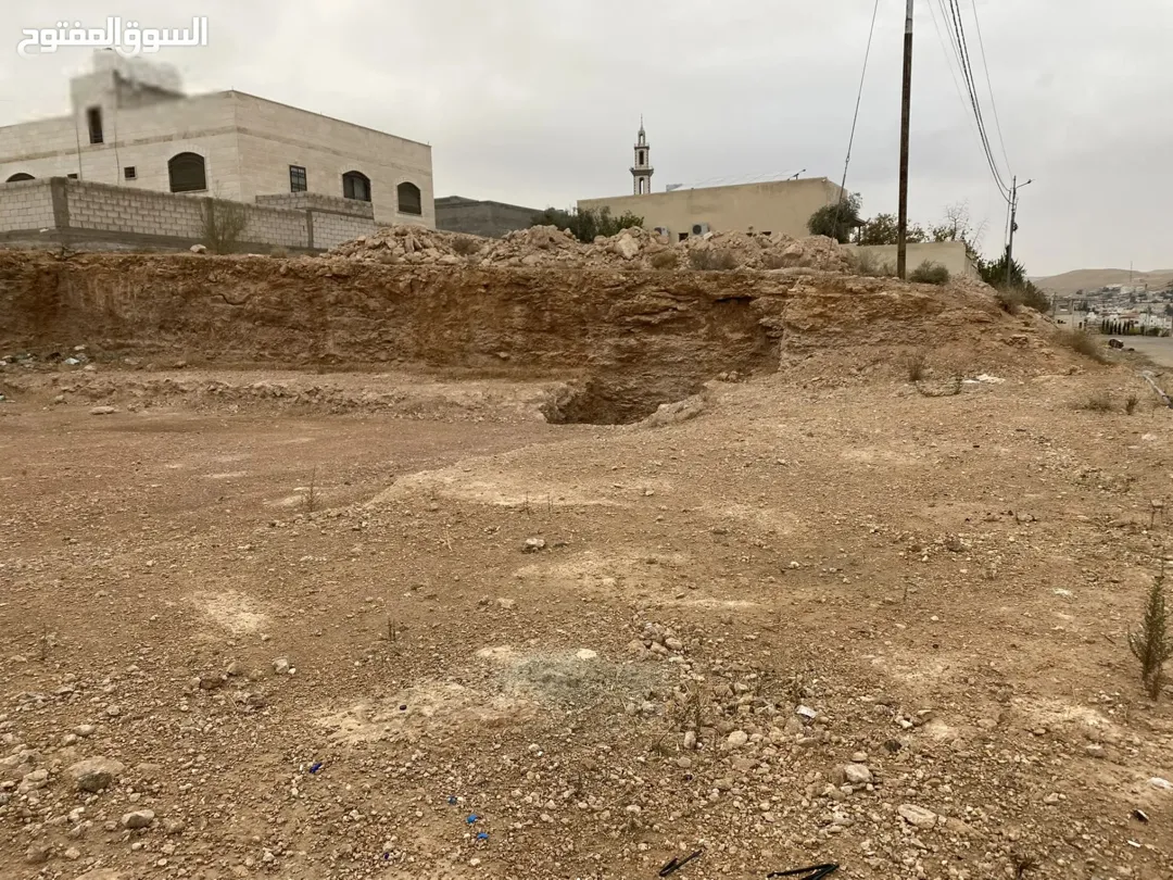 أرض للبيع مساحة 563 متر مربع في منطقة فلل هادئة