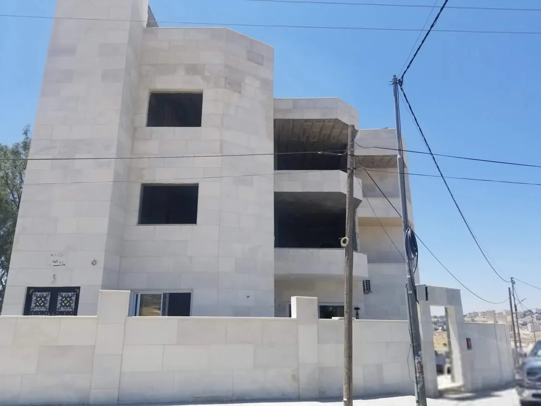عمارة سكنية فاخرة للبيع في مرج الحمام بإطلالة بانورامية مميزة