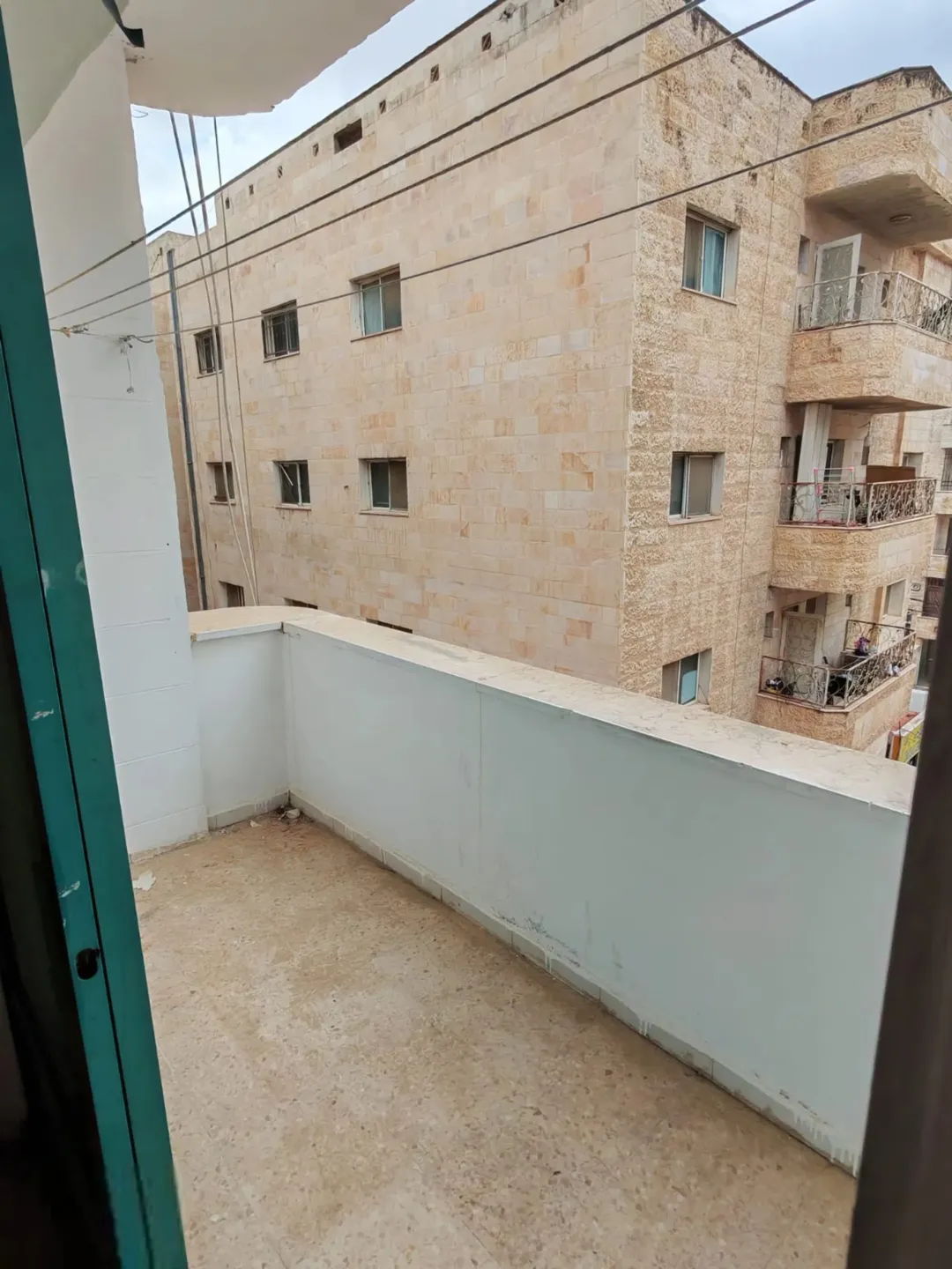 شقة للبيع في موقع مميز خلف شارع الجامعة – إربد