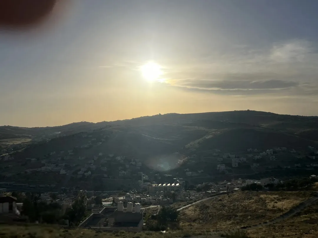 أرض سكنية مميزة في بيرين بالقرب من الدفاع المدني