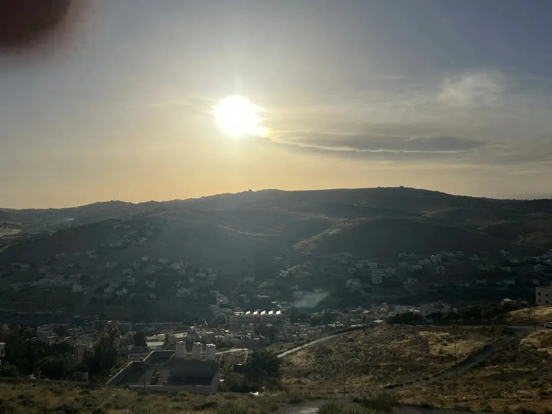 أرض سكنية مميزة في بيرين بالقرب من الدفاع المدني