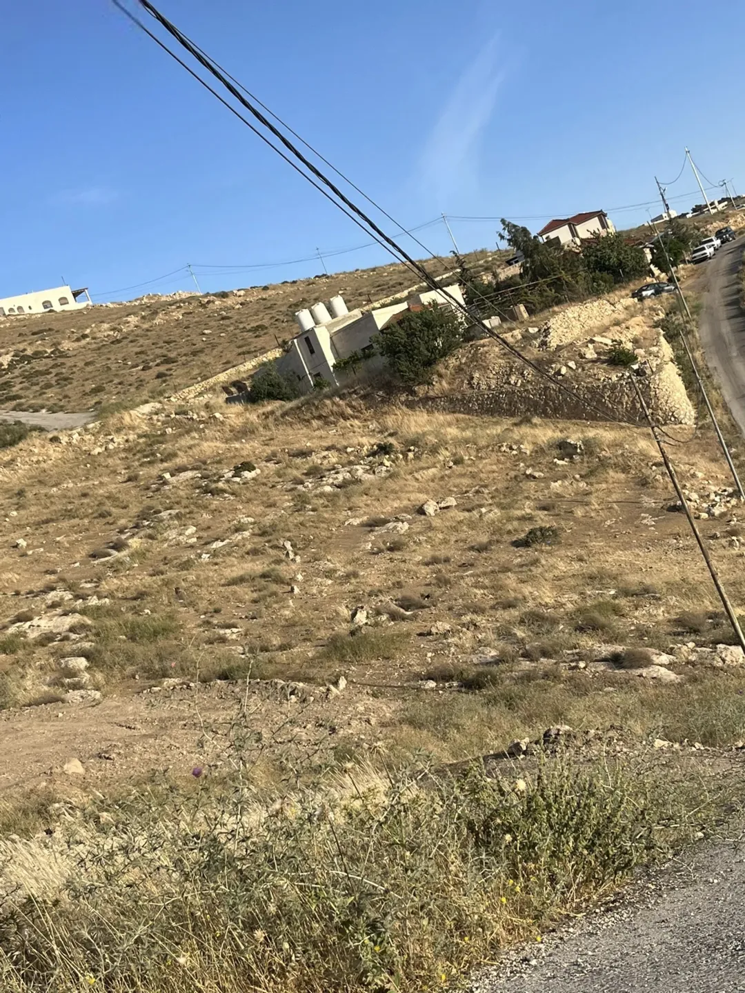 أرض سكنية مميزة في بيرين بالقرب من الدفاع المدني