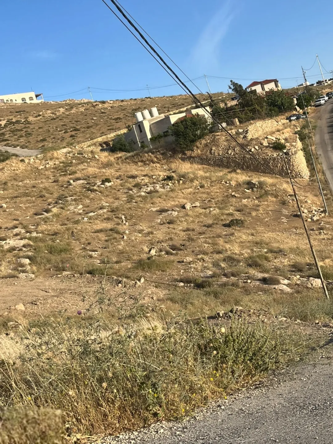 أرض سكنية مميزة في بيرين بالقرب من الدفاع المدني