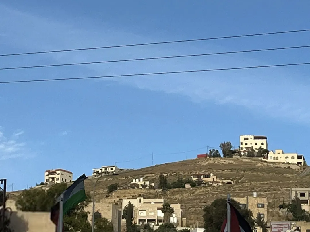 أرض سكنية مميزة في بيرين بالقرب من الدفاع المدني