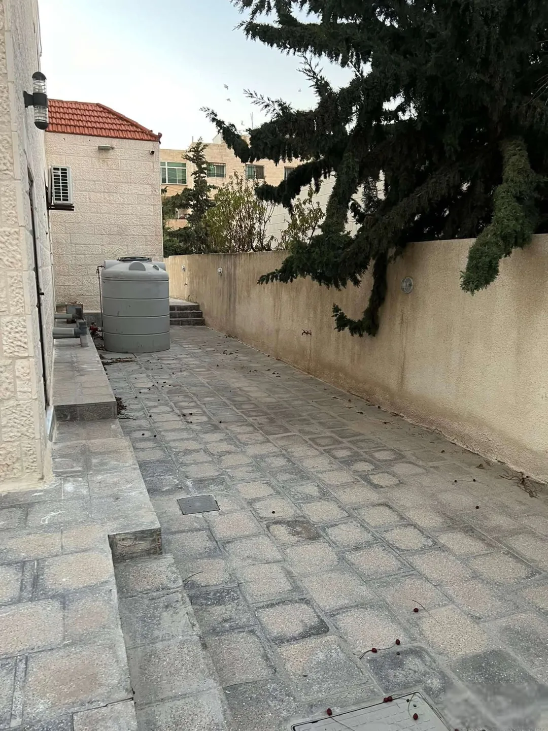 شبه فيلا سوبر ديلوكس فاخرة بمساحات واسعة في طبربور