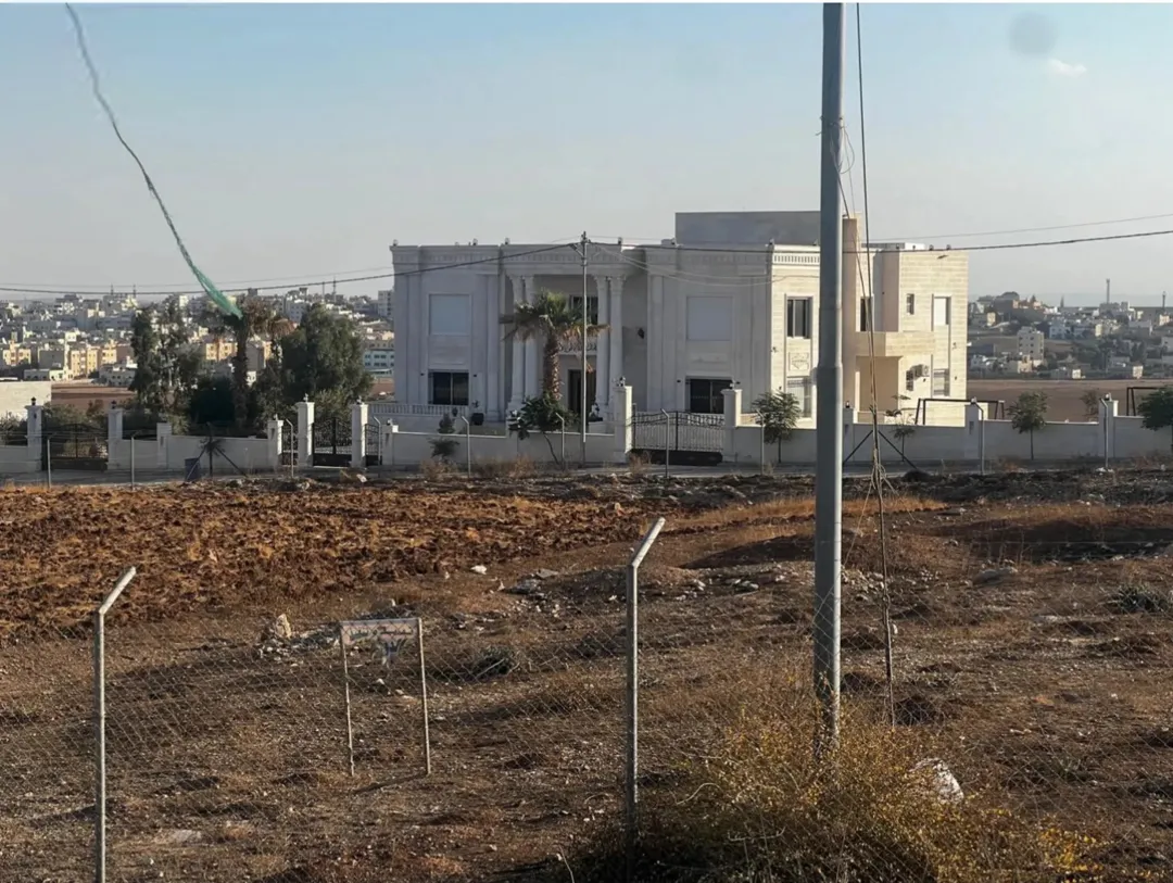 أرض سكنية فاخرة في مادبا الحراوية 750 متر