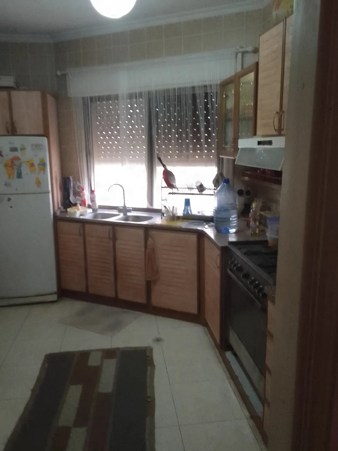 شقة أرضية فاخرة ومفروشة بالكامل للبيع في الجبيهة