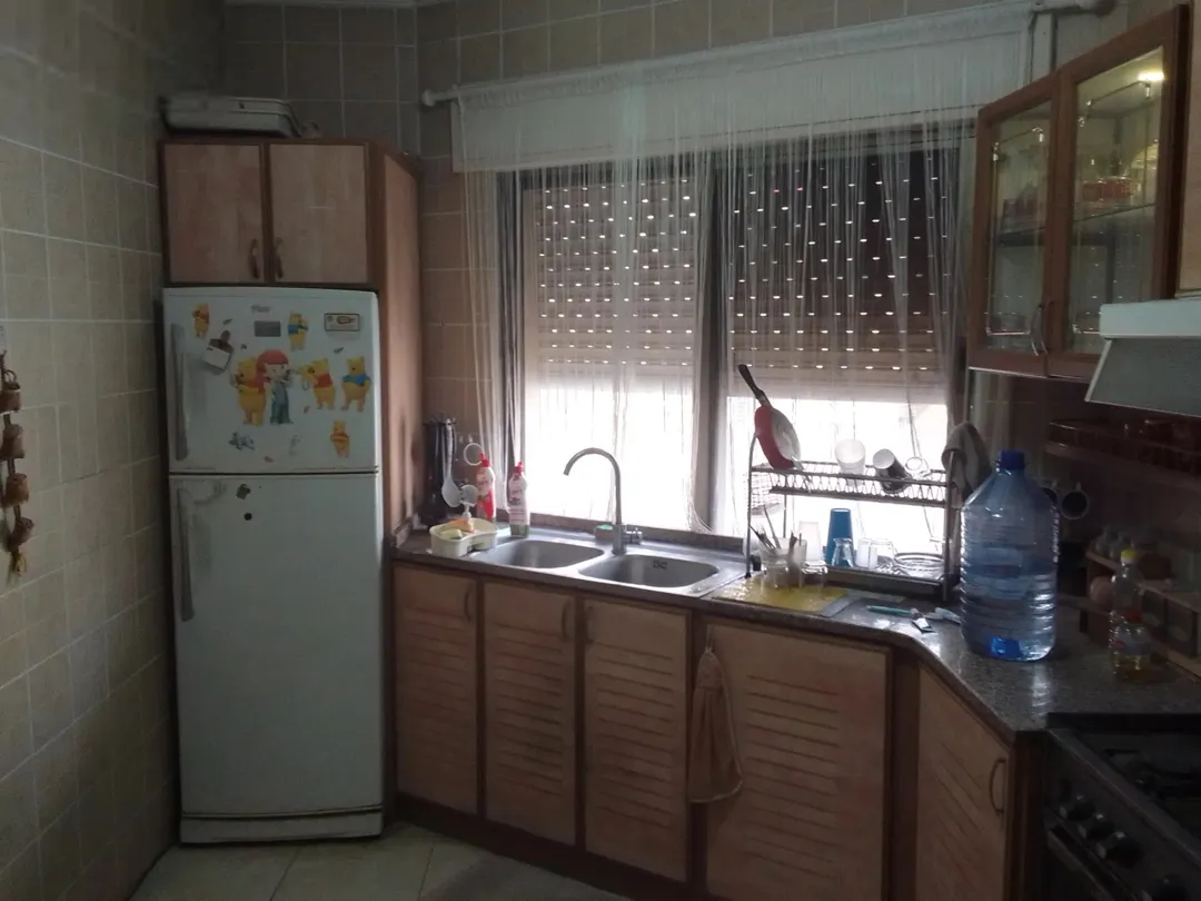 شقة أرضية فاخرة ومفروشة بالكامل للبيع في الجبيهة