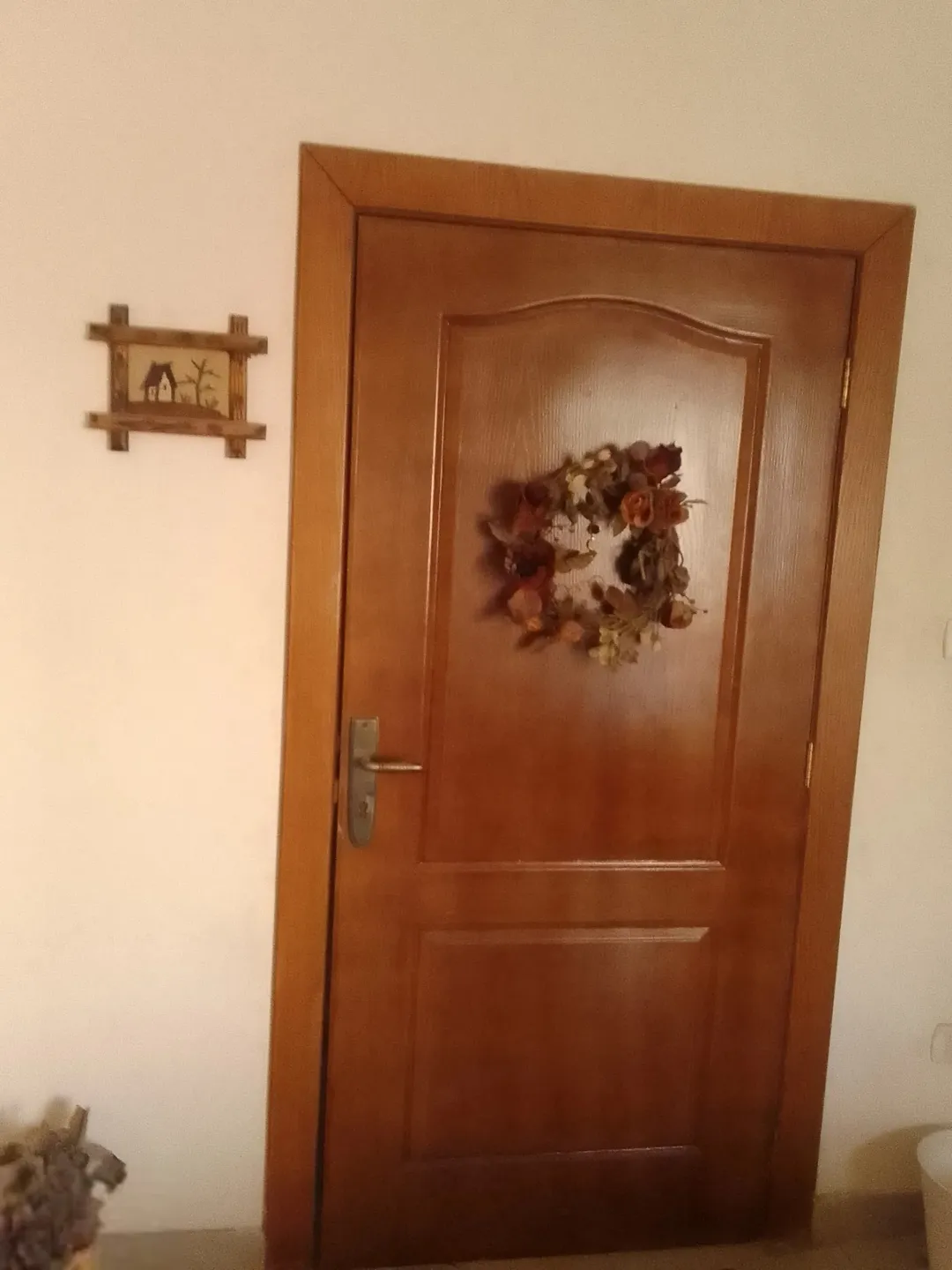 شقة أرضية فاخرة ومفروشة بالكامل للبيع في الجبيهة