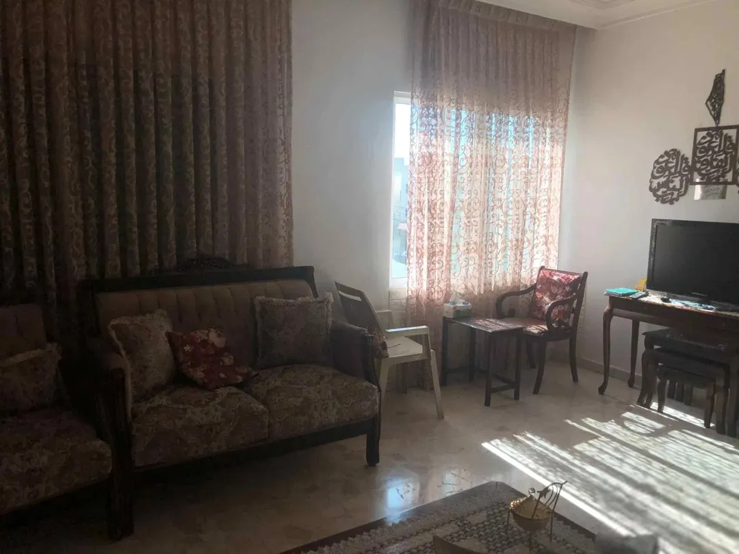 شقة فاخرة للبيع في ابو نصير حي السعادة