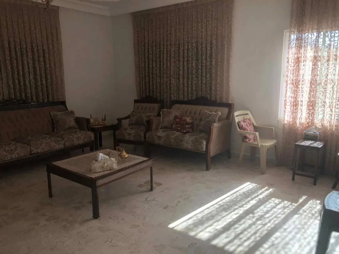شقة فاخرة للبيع في ابو نصير حي السعادة