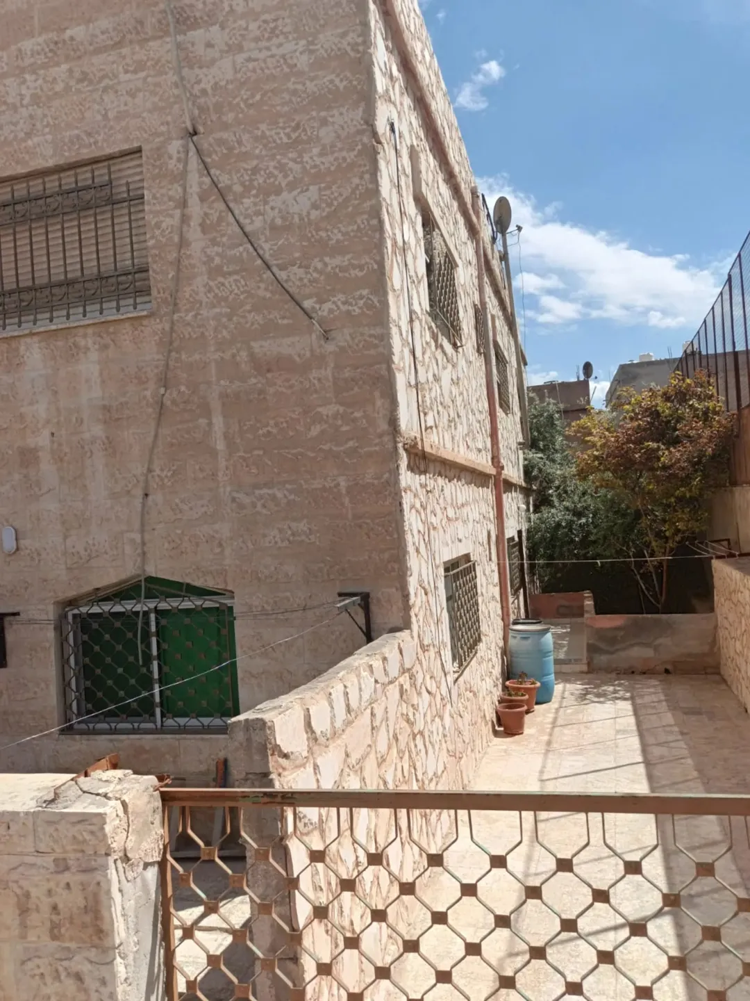 عمارة للبيع في الزواهرة-شومر-شارع رئيسي — صورة 3