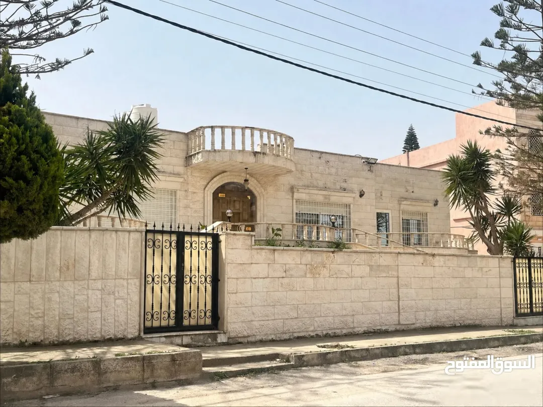فيلا فاخرة للبيع في إربد – حي الأفراح