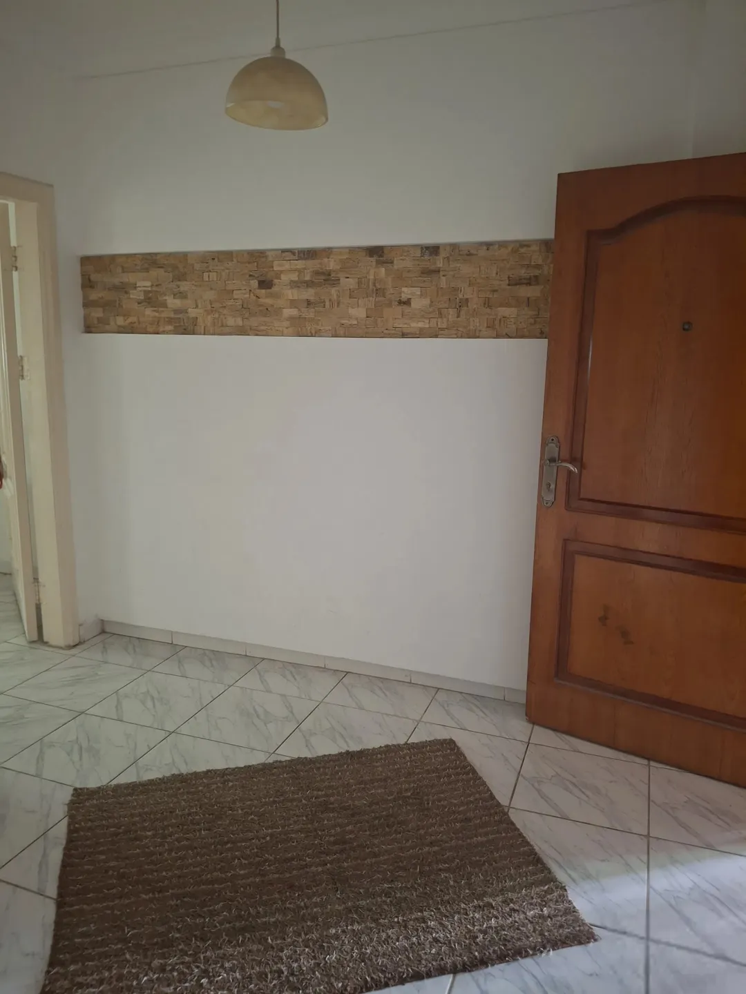 شقة سكنية مميزة للبيع في الطابق الثاني مقابل بوابة الاقتصاد الجديدة بجامعة اليرموك