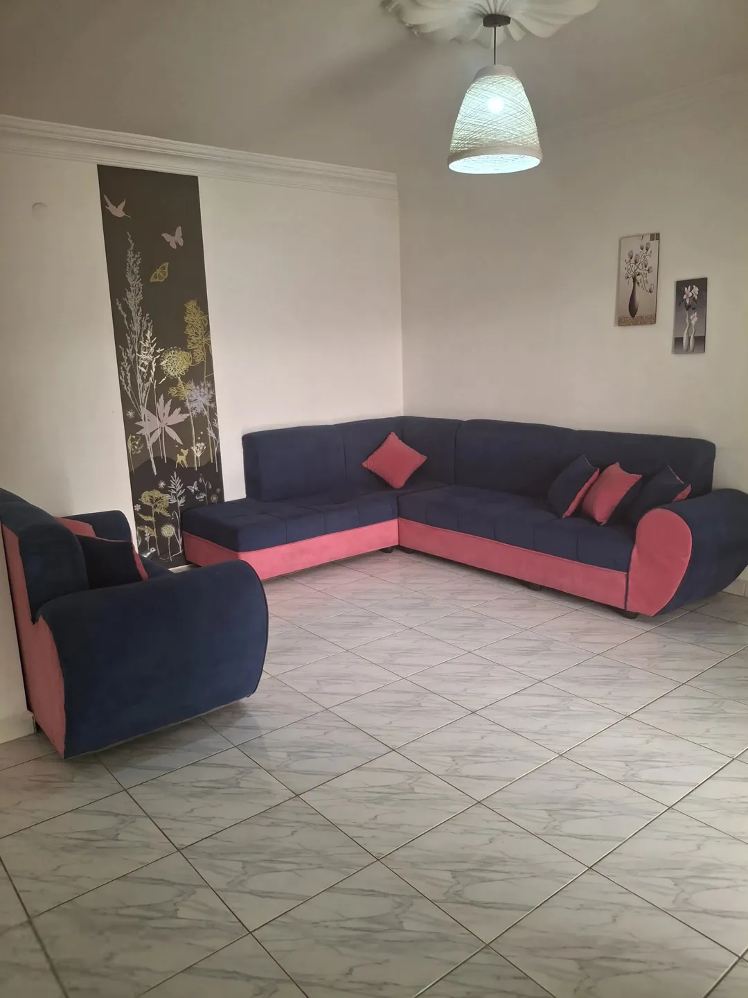 شقة سكنية مميزة للبيع في الطابق الثاني مقابل بوابة الاقتصاد الجديدة بجامعة اليرموك