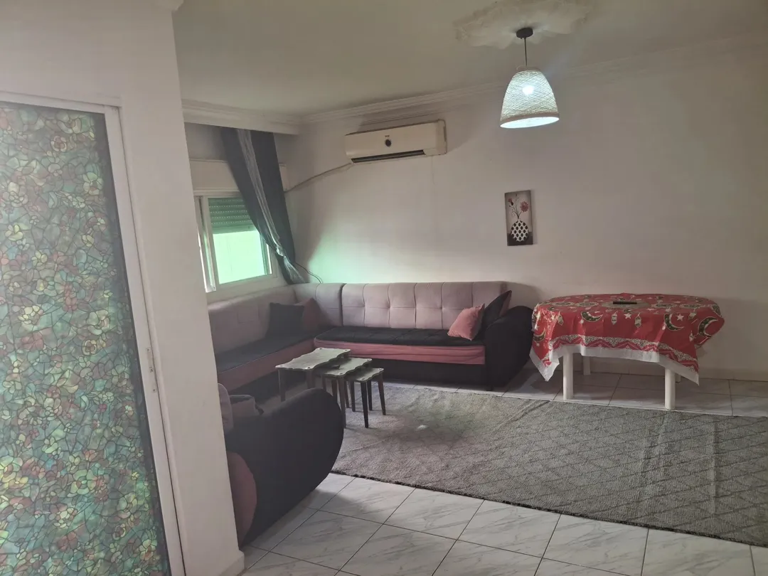 شقة سكنية مميزة للبيع في الطابق الثاني مقابل بوابة الاقتصاد الجديدة بجامعة اليرموك
