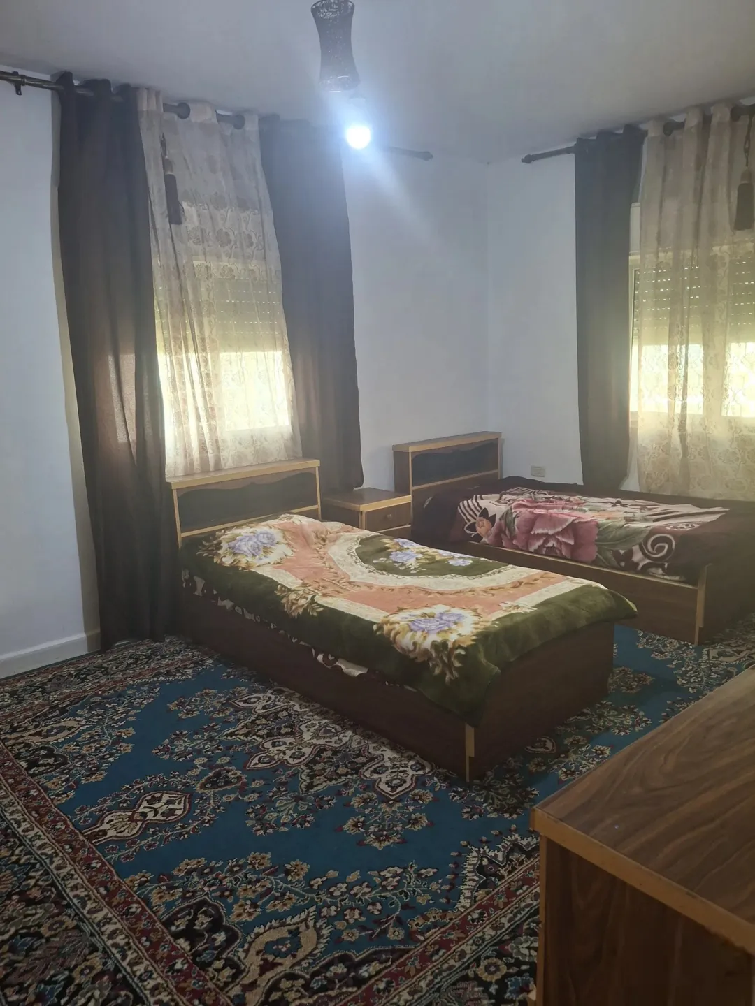 شقة سكنية مميزة للبيع في الطابق الثاني مقابل بوابة الاقتصاد الجديدة بجامعة اليرموك