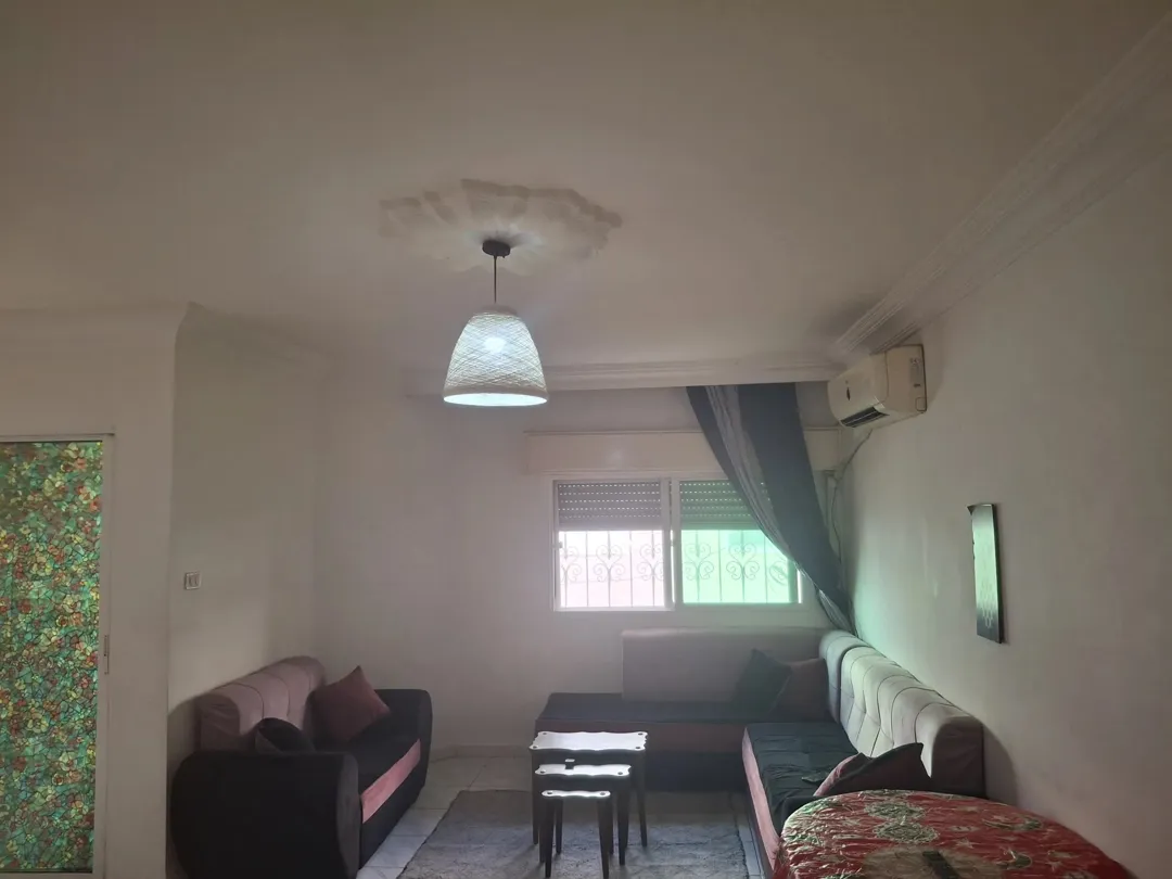 شقة سكنية مميزة للبيع في الطابق الثاني مقابل بوابة الاقتصاد الجديدة بجامعة اليرموك