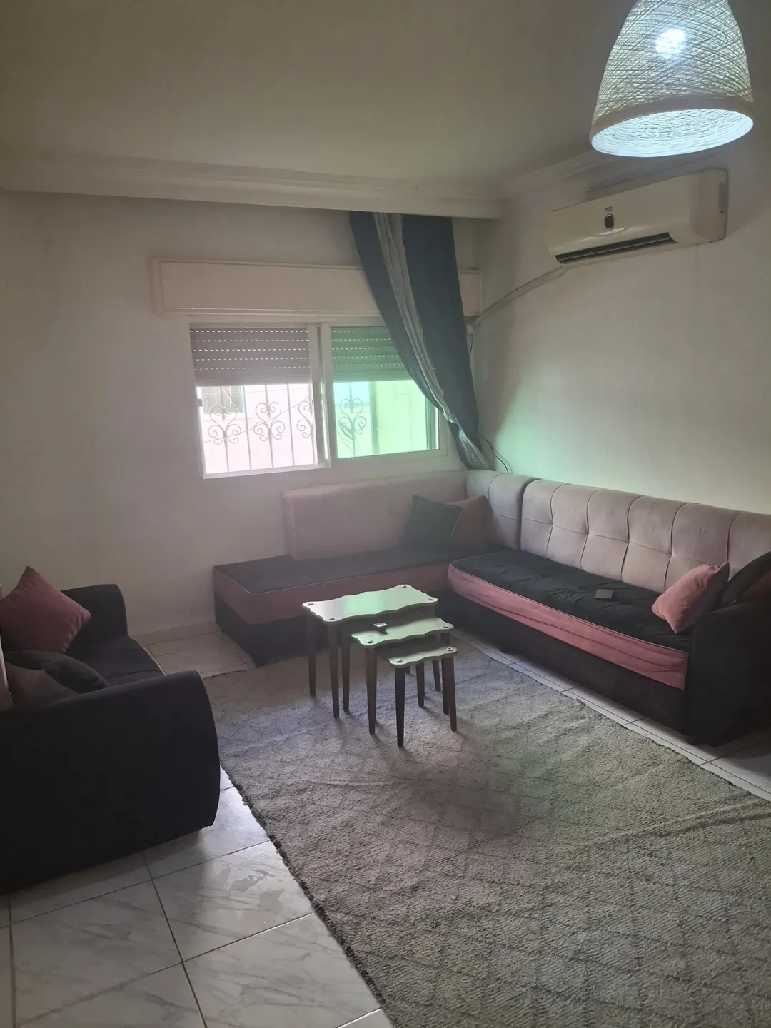 شقة سكنية مميزة للبيع في الطابق الثاني مقابل بوابة الاقتصاد الجديدة بجامعة اليرموك