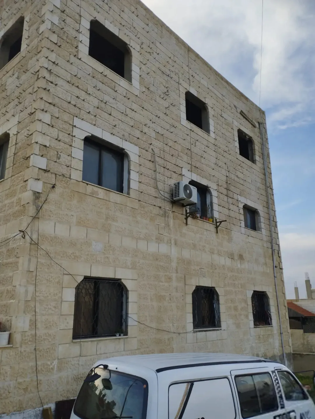 عمارة سكنية للبيع في ماركا – عمان
