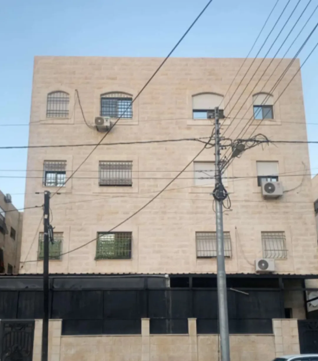 شقة للبيع في القويسمة بالقرب من المركز الصحي الجديد