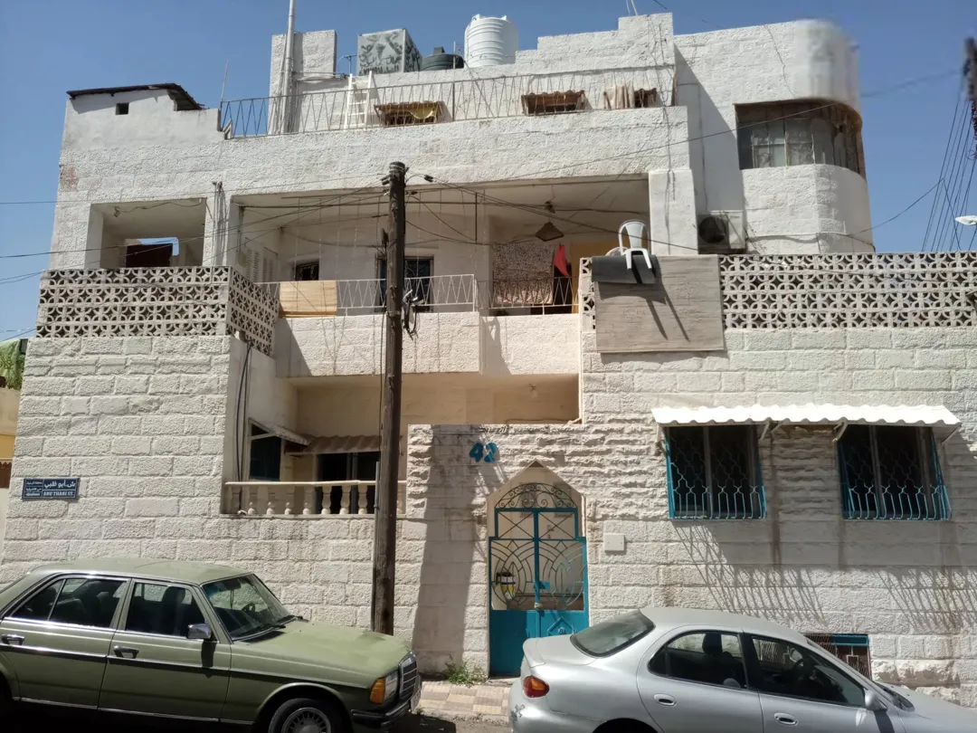 عمارة سكنية للأبيع مؤجرة مع دخل شهري ثابت