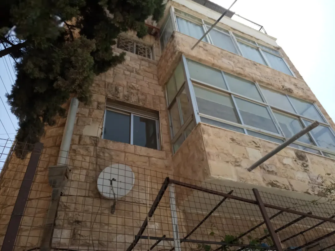 عمارة سكنية للأبيع مؤجرة مع دخل شهري ثابت