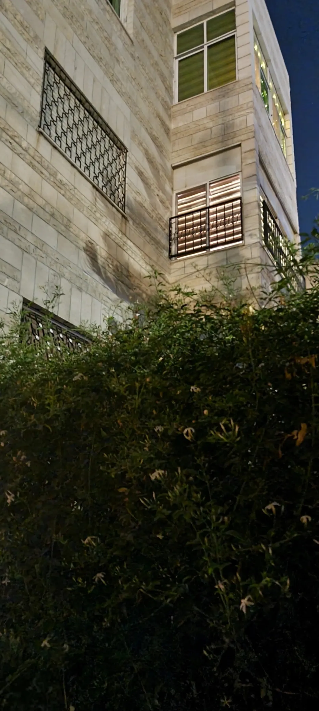 عمارة استثمارية للبيع في مرج الحمام