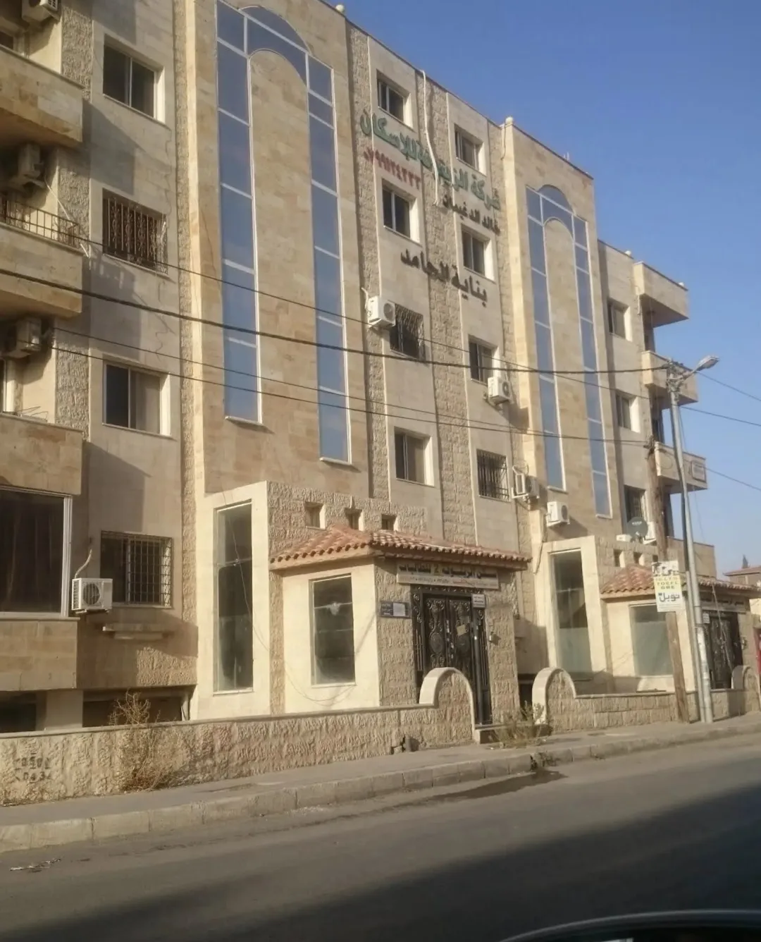 شقتان مفروشتان بسكن طالبات في موقع متميز شارع الجامعة