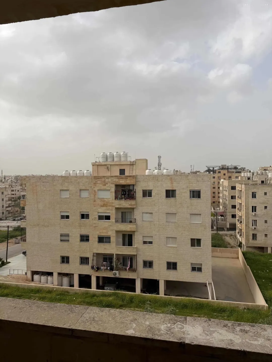 شقتان مفروشتان بسكن طالبات في موقع متميز شارع الجامعة
