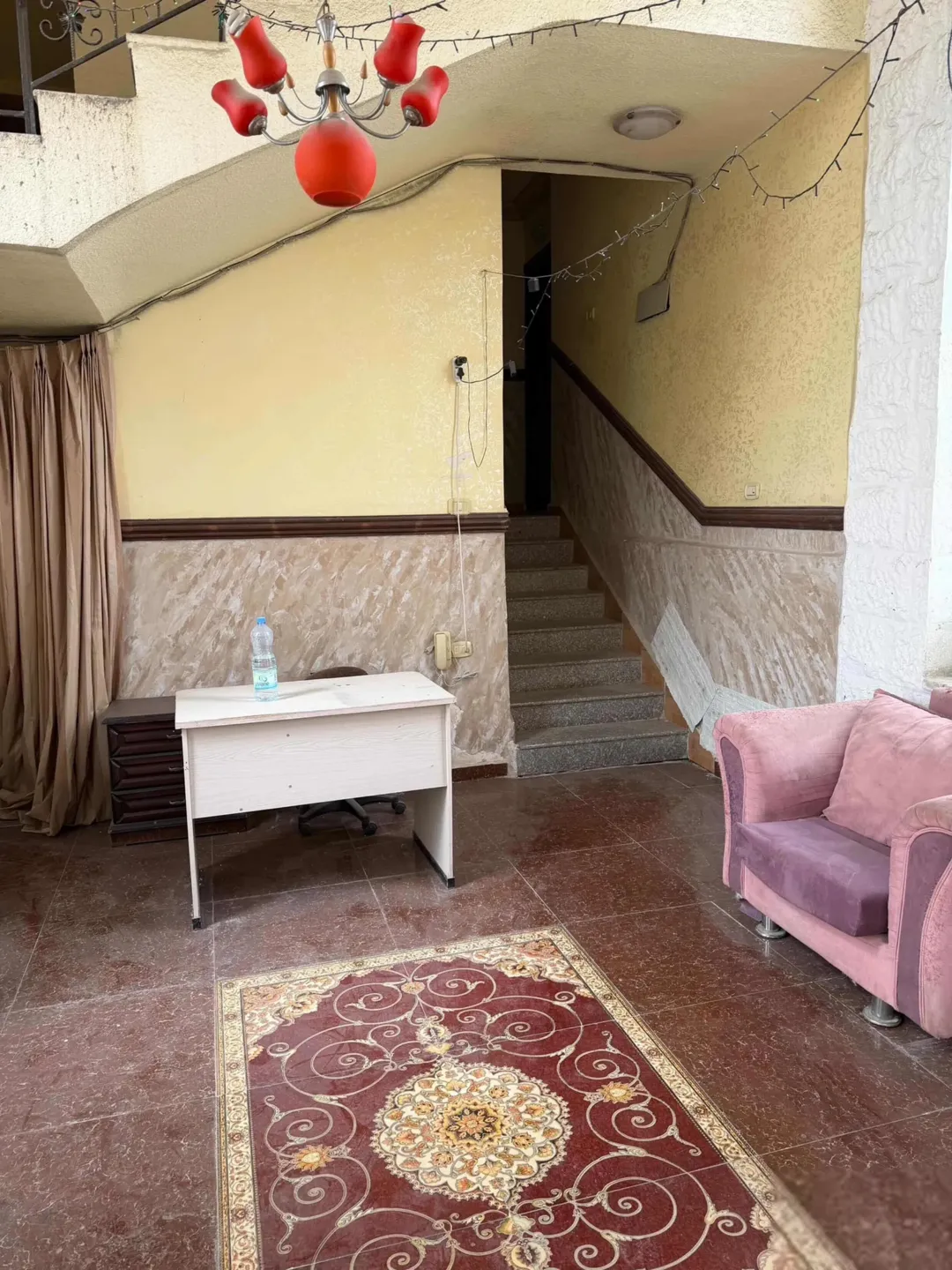 شقتان مفروشتان بسكن طالبات في موقع متميز شارع الجامعة