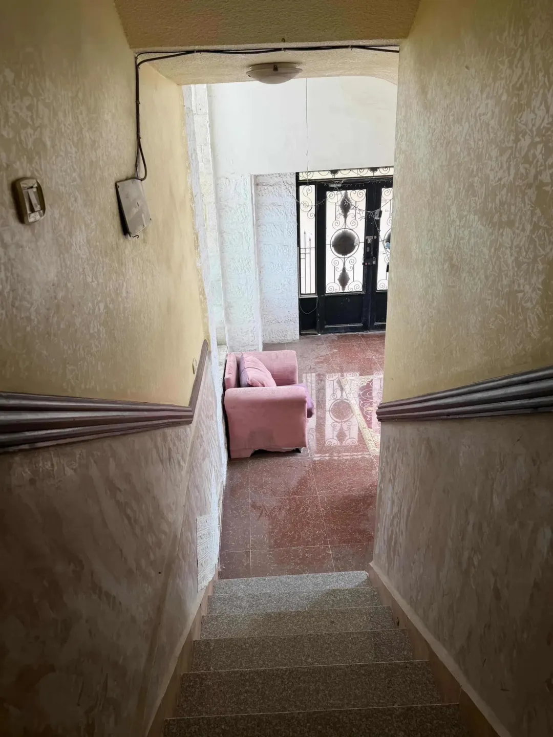 شقتان مفروشتان بسكن طالبات في موقع متميز شارع الجامعة