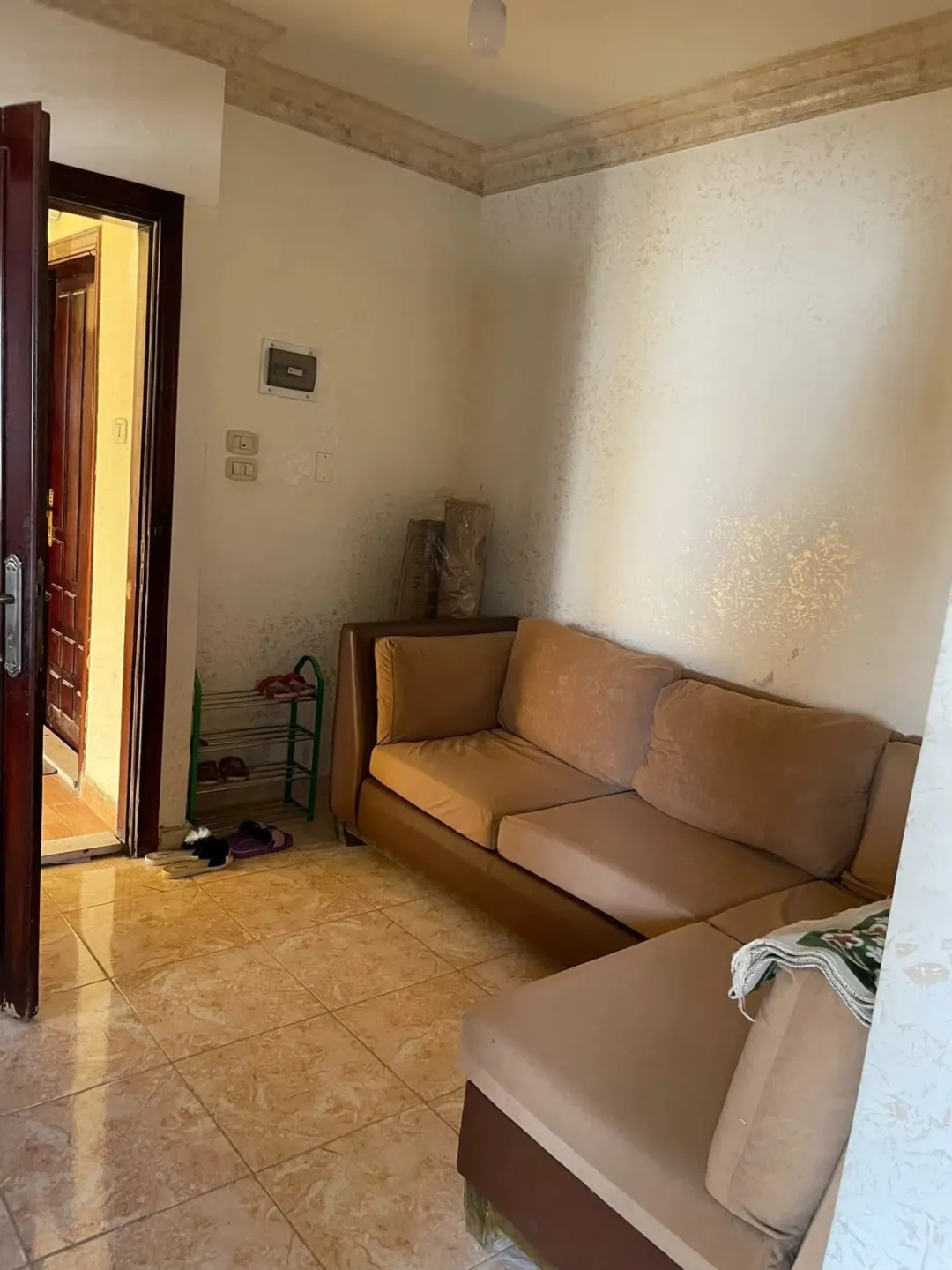 شقتان مفروشتان بسكن طالبات في موقع متميز شارع الجامعة