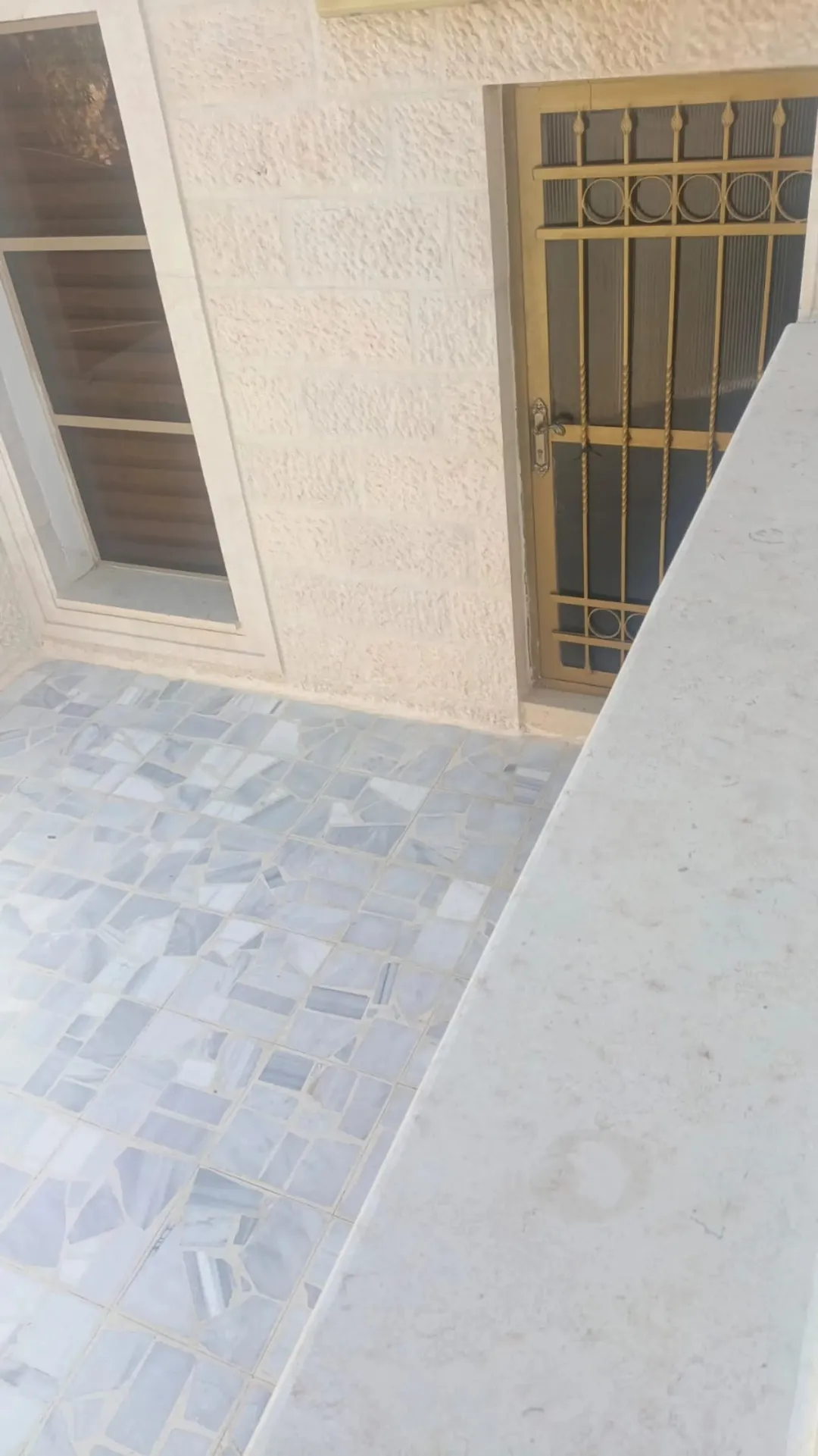 بيت فاخر في عدن عمان عمر البناء 4 سنوات