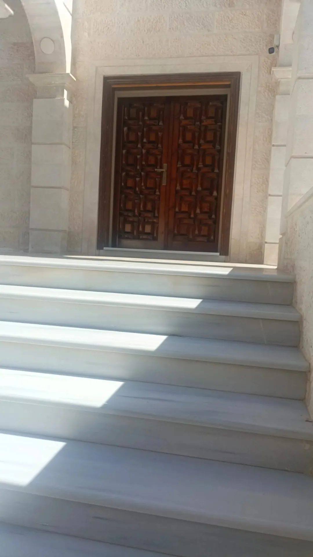 بيت فاخر في عدن عمان عمر البناء 4 سنوات