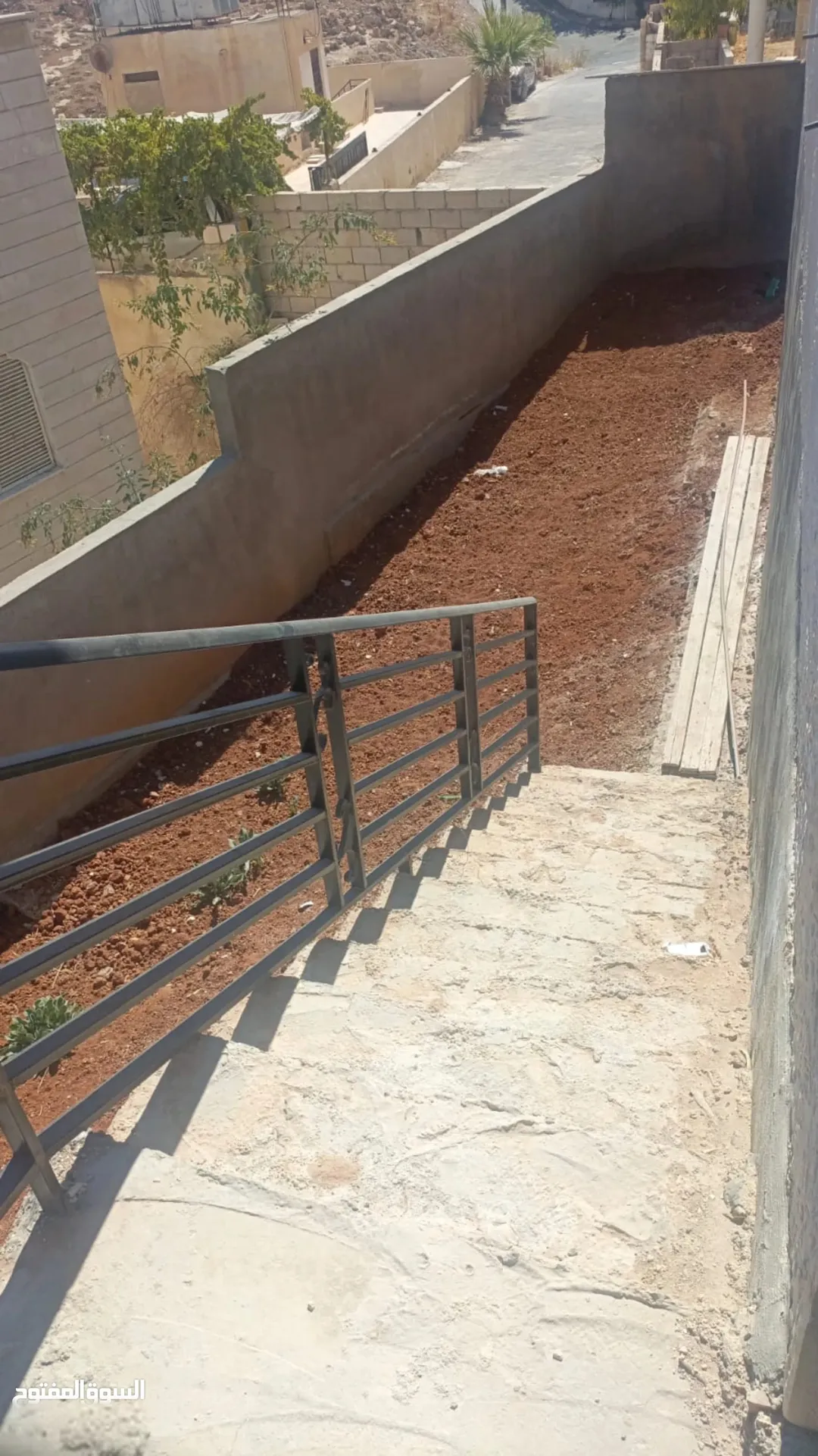 بيت فاخر في عدن عمان عمر البناء 4 سنوات