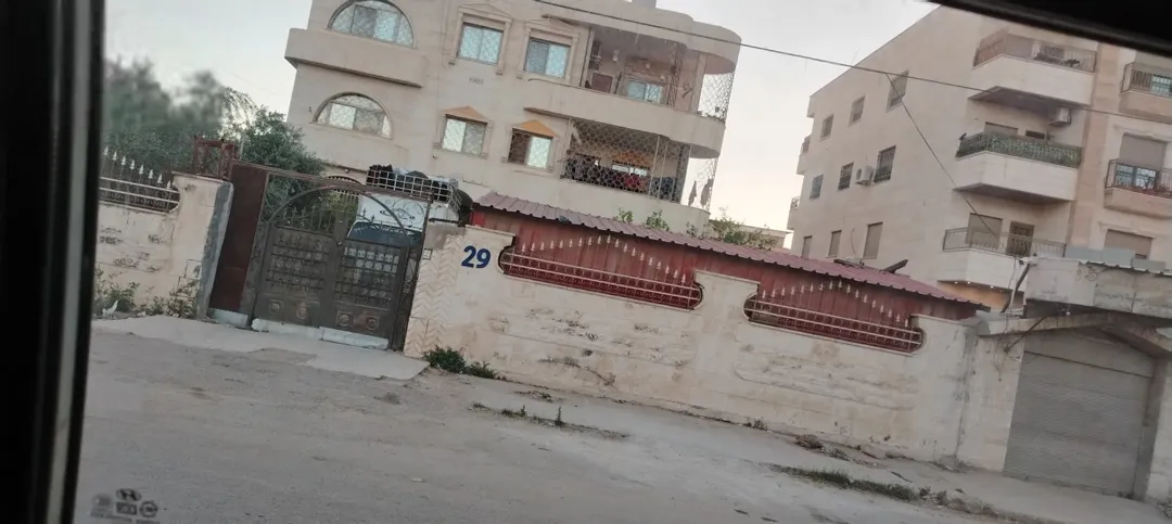 عمارة سكنية للبيع في إربد – الحي الشرقي