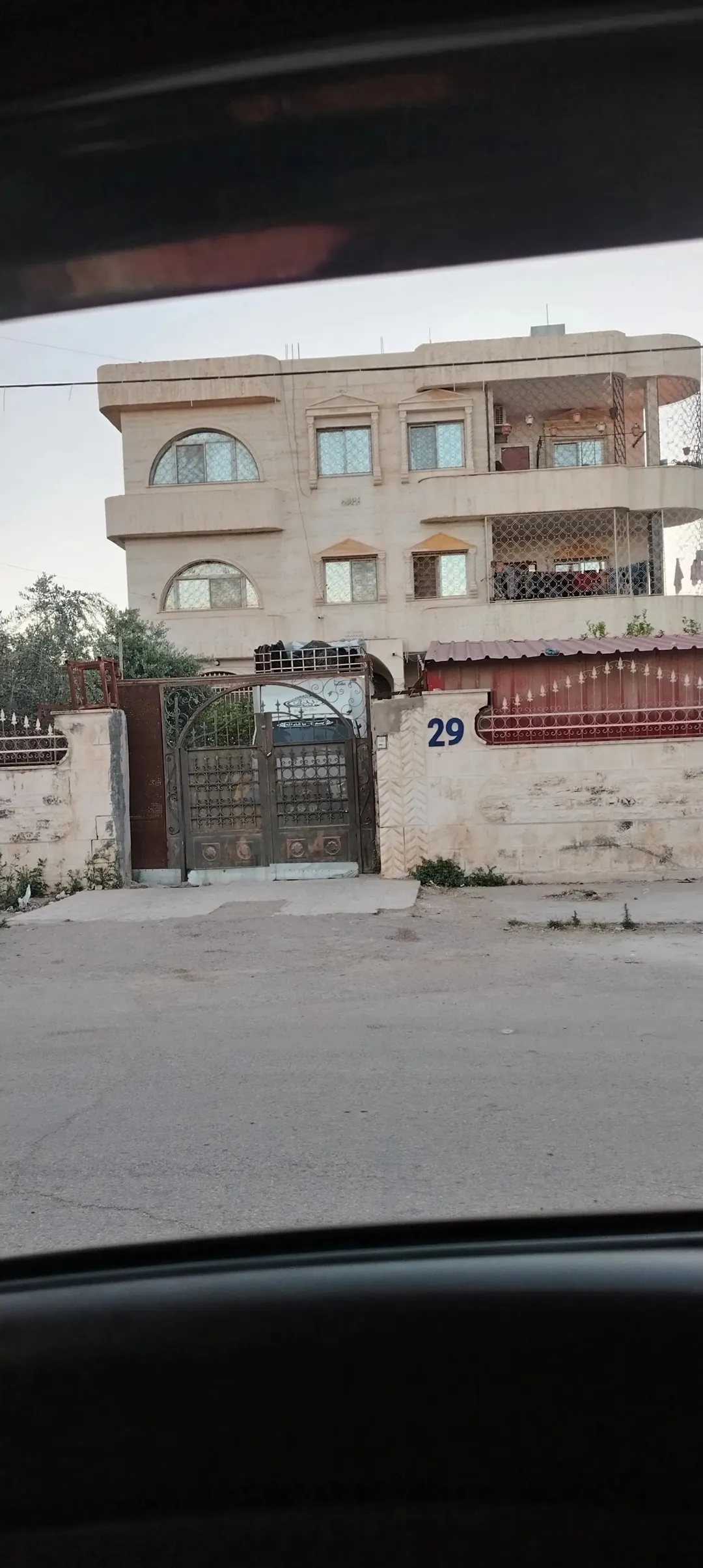 عمارة سكنية للبيع في إربد – الحي الشرقي
