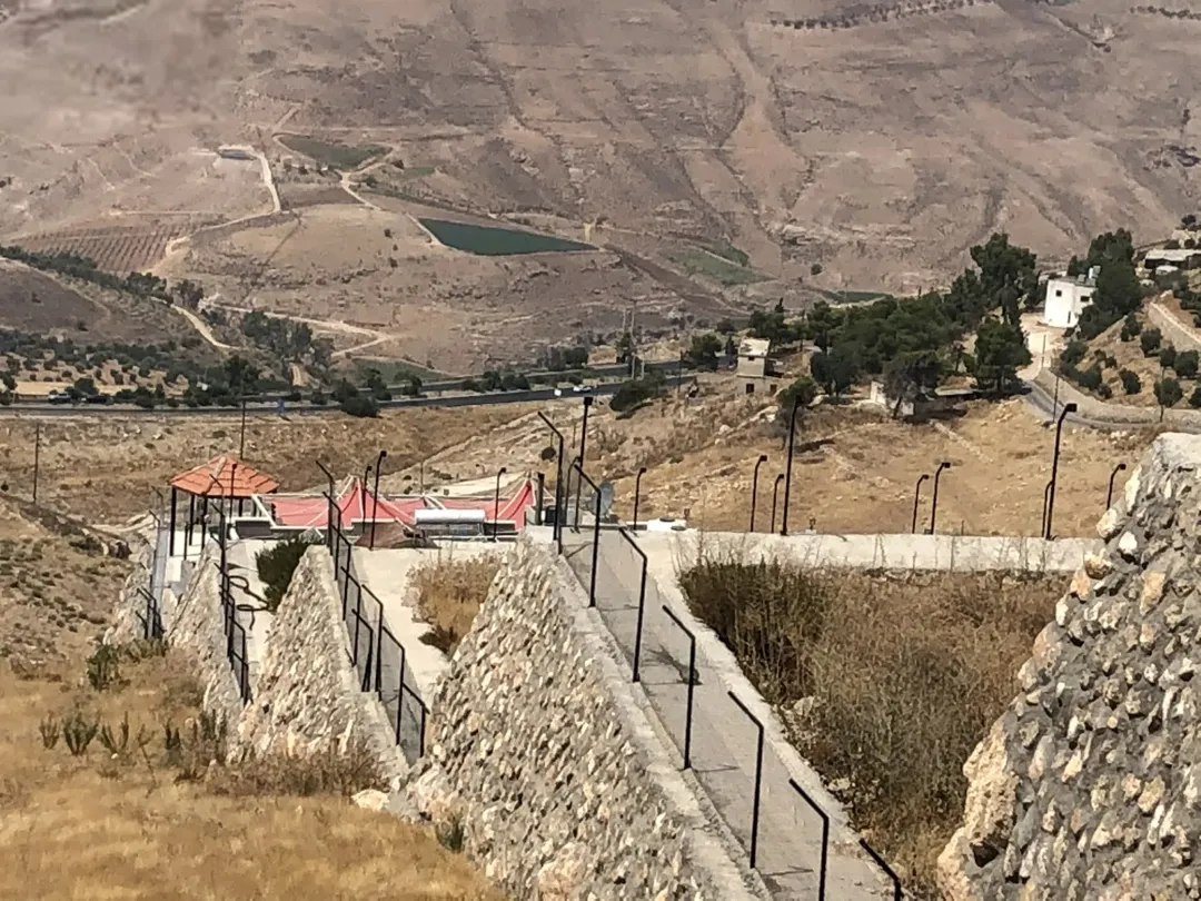 مشروع شاليهات ومزارع للبيع في جرش – المصطبة