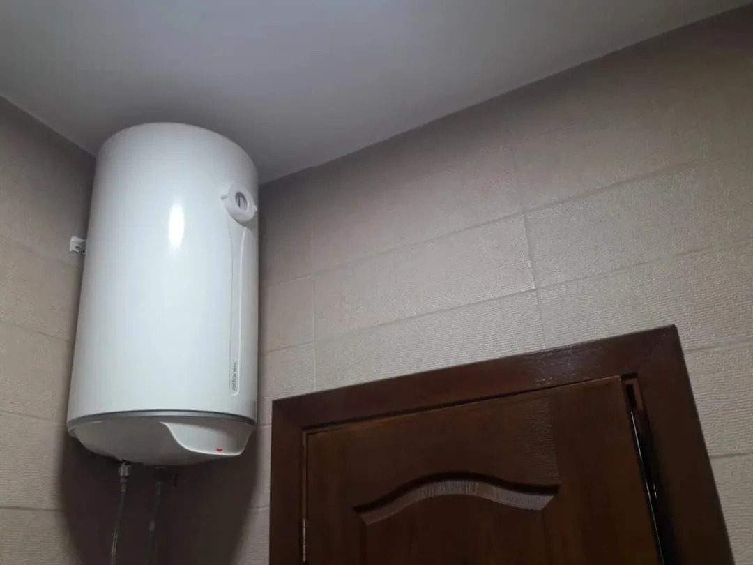 شاليه مع مسبح وملعب في الشونه الجنوبيه