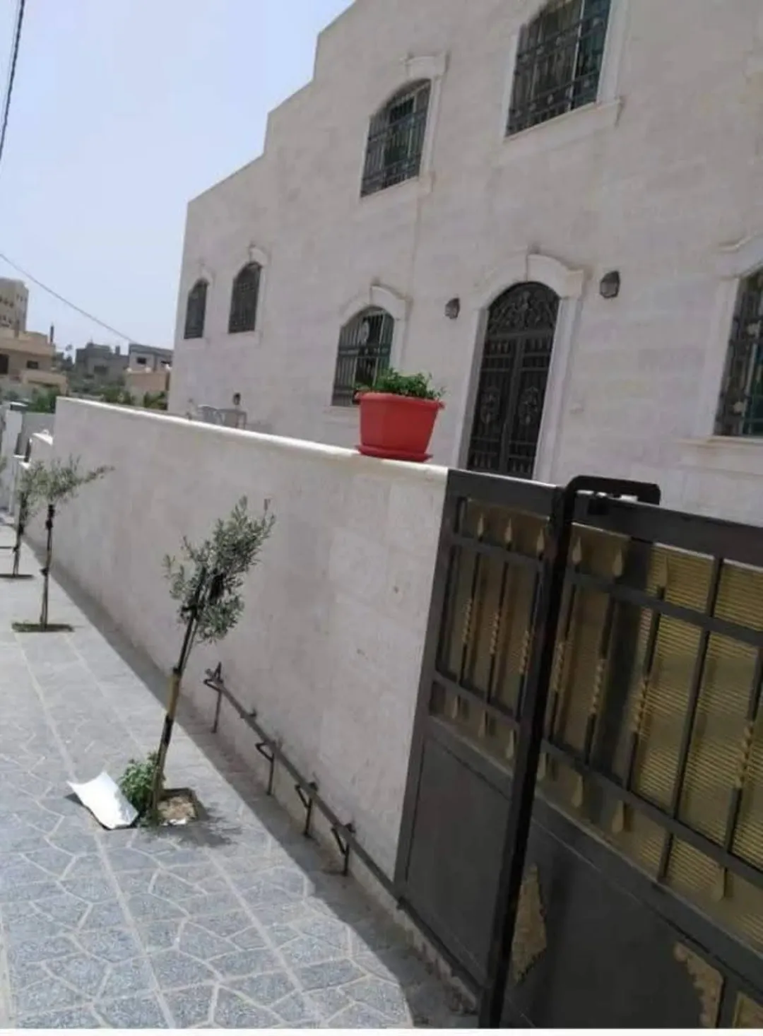 عقاران للبيع في رجم الشامي فرصة استثمارية مميزة