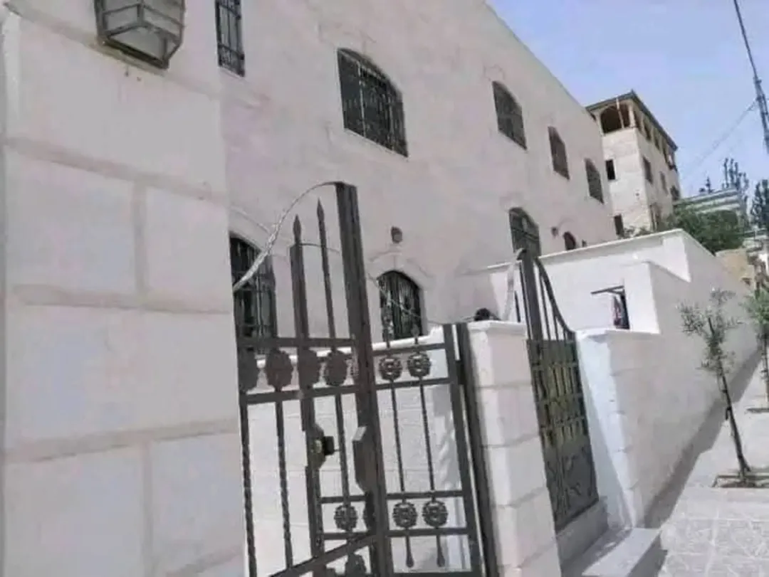 عقاران للبيع في رجم الشامي فرصة استثمارية مميزة