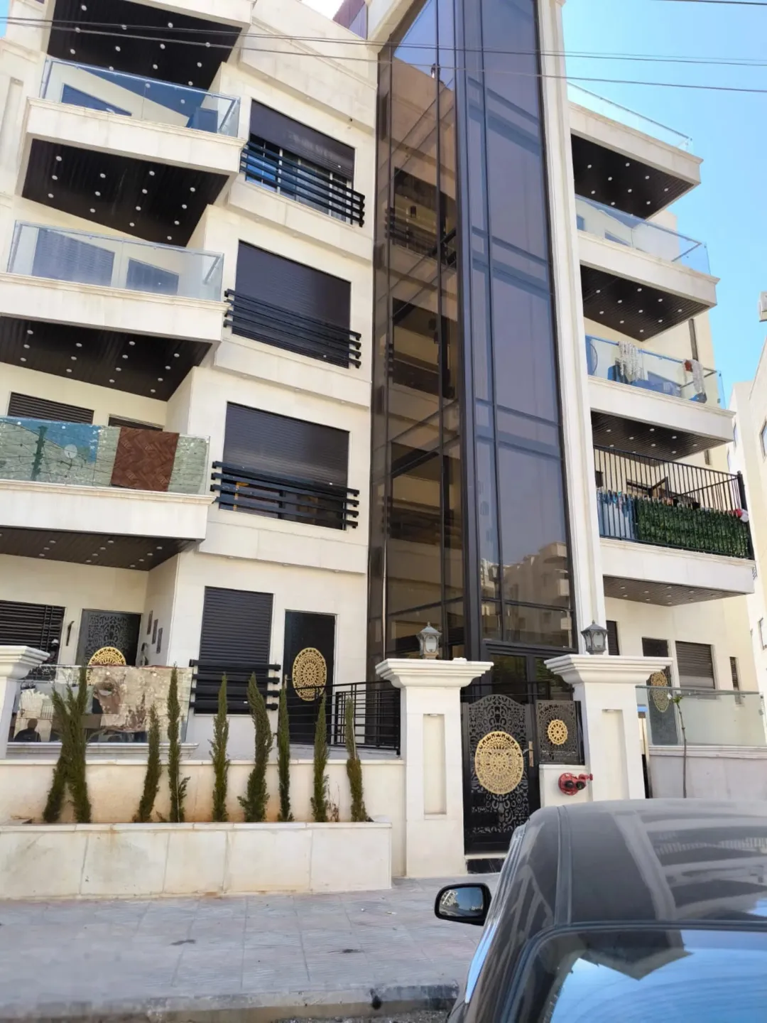 شقه للبيع في الياسمين مقابل الشرطه النسائيه
