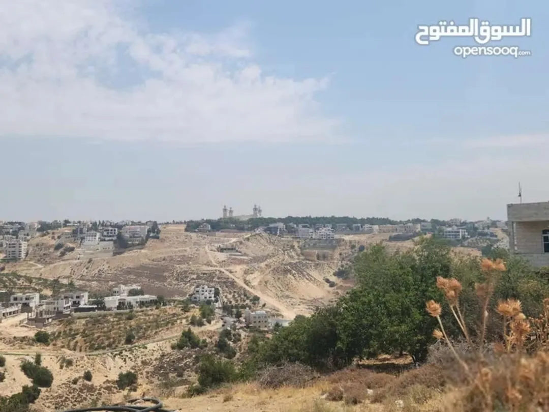 أرض سكنية فاخرة في حوض رأس الجندي بإطلالة خلابة
