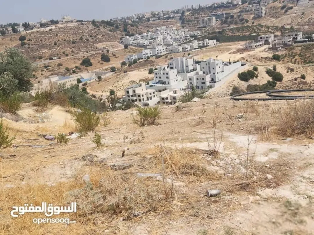 أرض سكنية فاخرة في حوض رأس الجندي بإطلالة خلابة