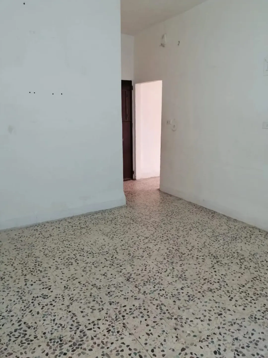 شقه للبيع في منطقه ماركا الشماليه